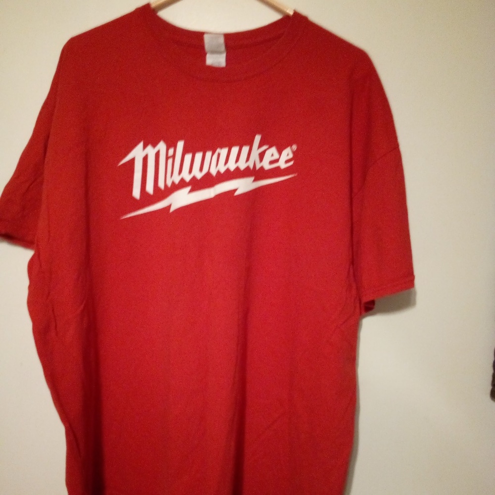 Gildan t-shirt, Red shirt, short sleeve shirt